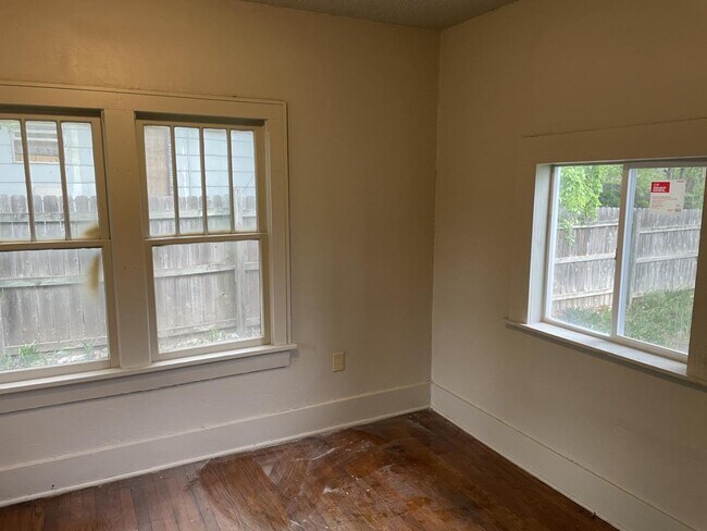 Foto del edificio - 1915 E Randolph Ave