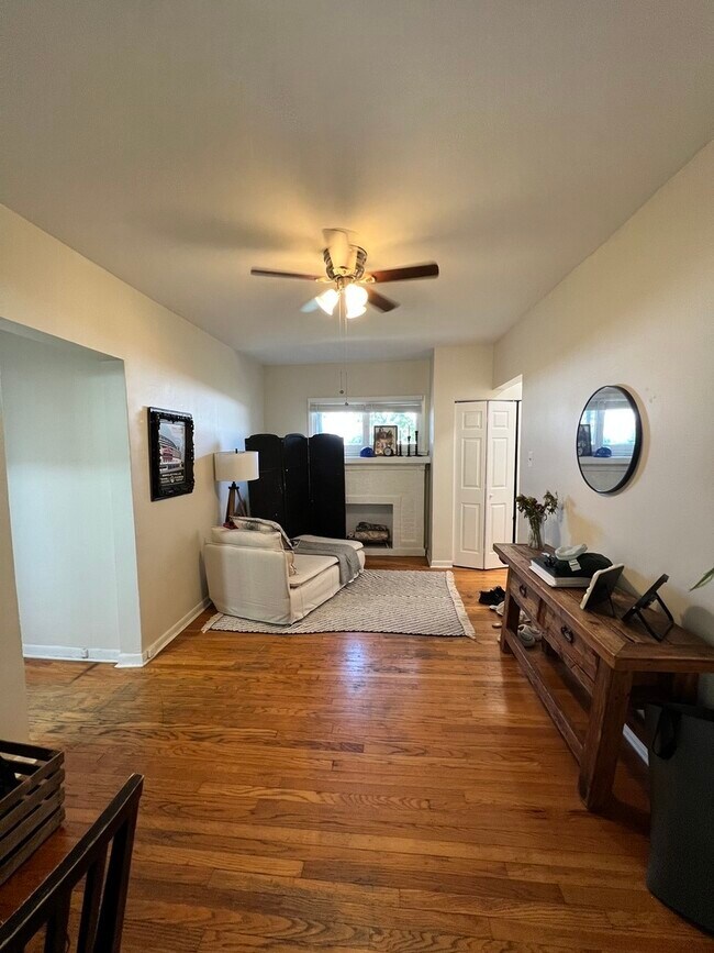 728 W Roscoe St Unit 2W, Chicago, IL 60657 Condo for Rent in Chicago