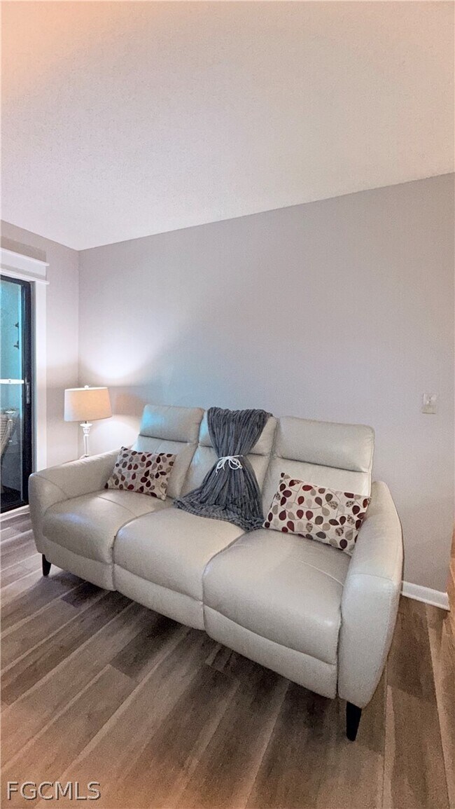 Foto del edificio - 9540 Green Cypress Ln