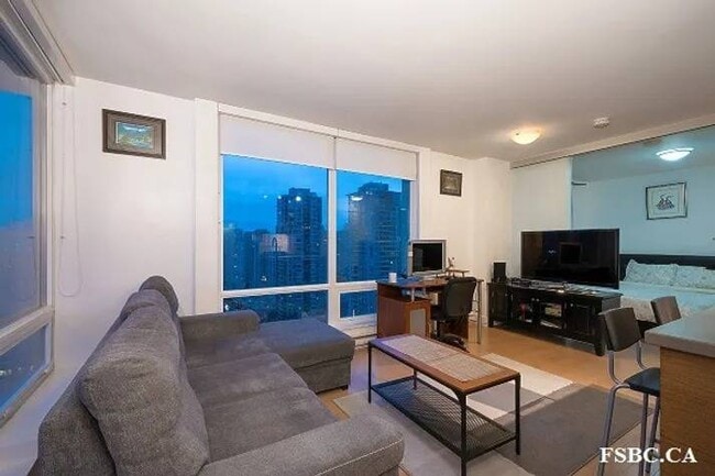 Building Photo - 535 Smithe St