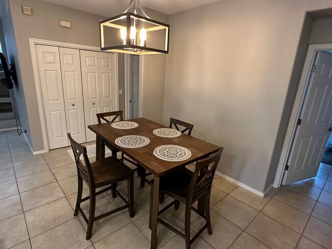 Foto del edificio - 9100 E Raintree Dr