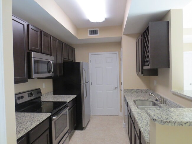 Building Photo - Beautiful 3 Bedroom Apartment in Fort Walton Beach!