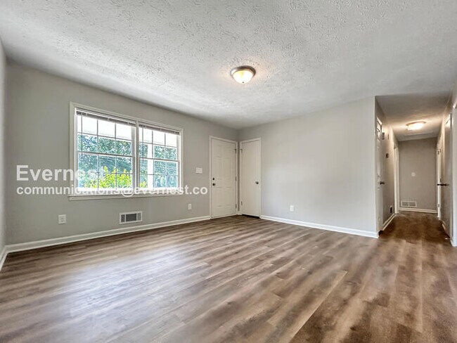 Foto del edificio - 321 Wilson Mill Rd SW