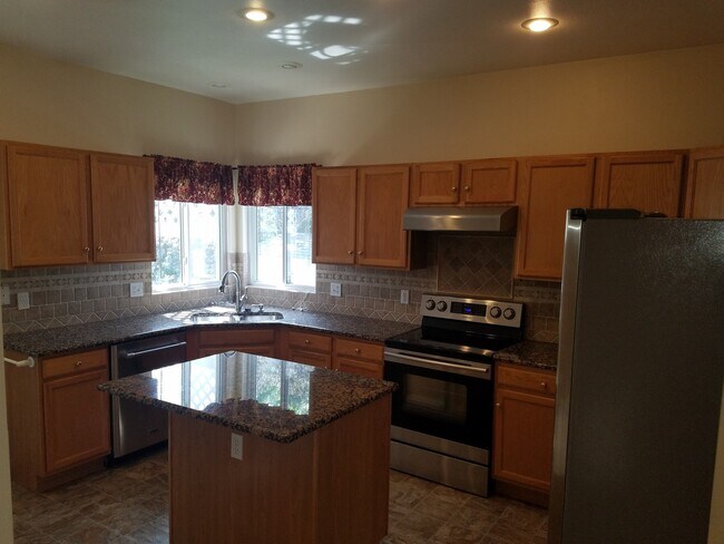 Foto del edificio - Fantastic home in Charleston Place, 4-bedroom, 3 bath, 2 car!