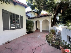 Building Photo - 147 S Poinsettia Pl