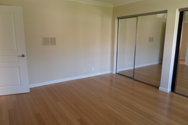 Building Photo - 3220 Altura Ave
