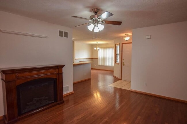 Building Photo - 651 Milcrest Dr