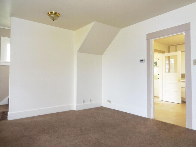 Foto del edificio - 3 bdrm, 1 bath home for $1995 Rent