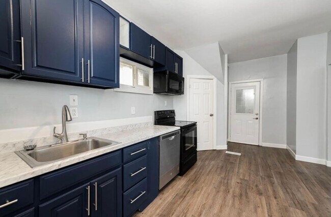 Foto del edificio - E. WALNUT HILLS - Cute 2 bed in upper of 2 family