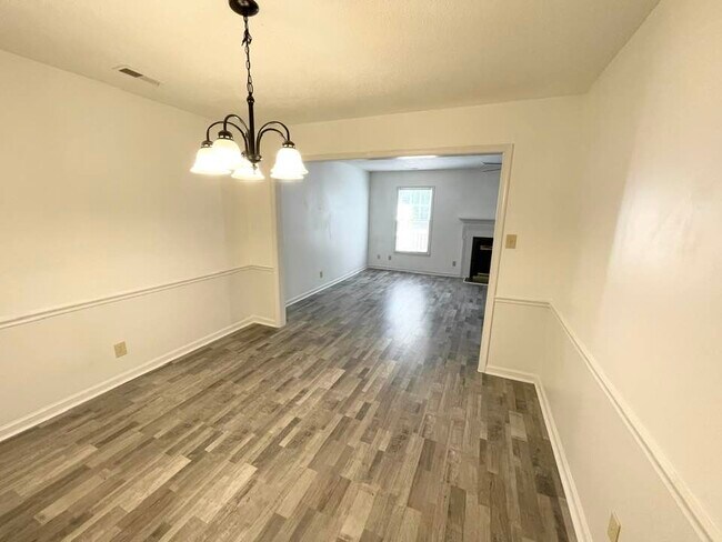 Building Photo - 2424 Cottage Plz