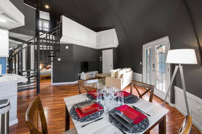 Building Photo - 578 Mountain Dr