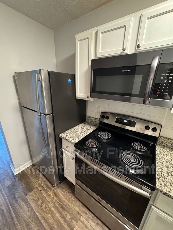 Foto del edificio - 927 Fortress Ave SW
