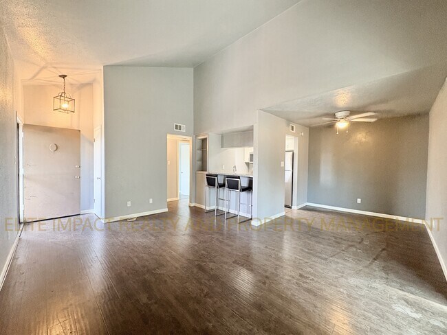 Foto del edificio - 1620 N Wilmot Rd