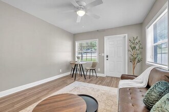 Building Photo - 1004 Buena Vista Dr