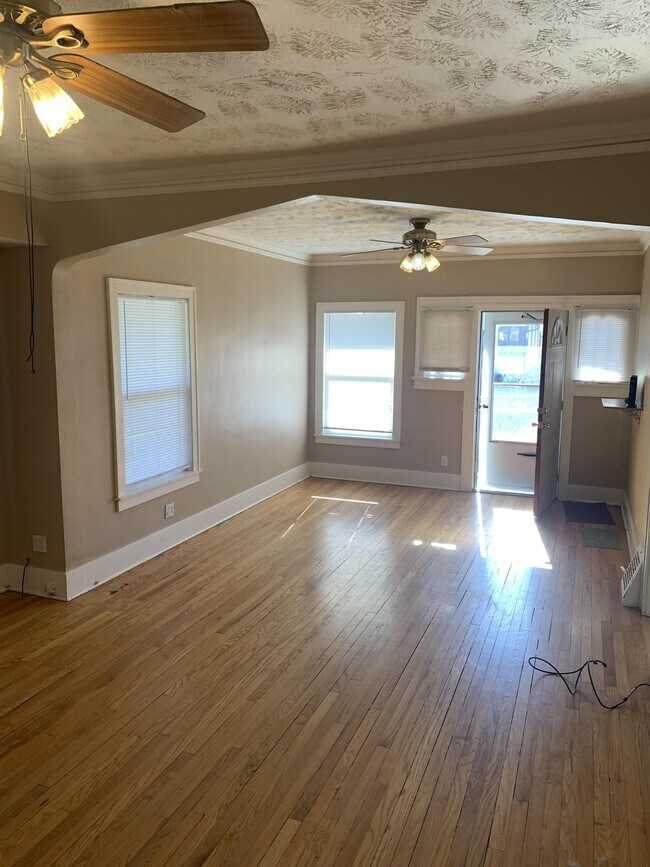 Building Photo - 2556 Vane St