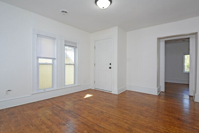 Foto del edificio - 2709 Bloomington Ave