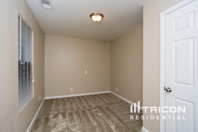 Foto del edificio - 5795 Wellborn Oaks Ct