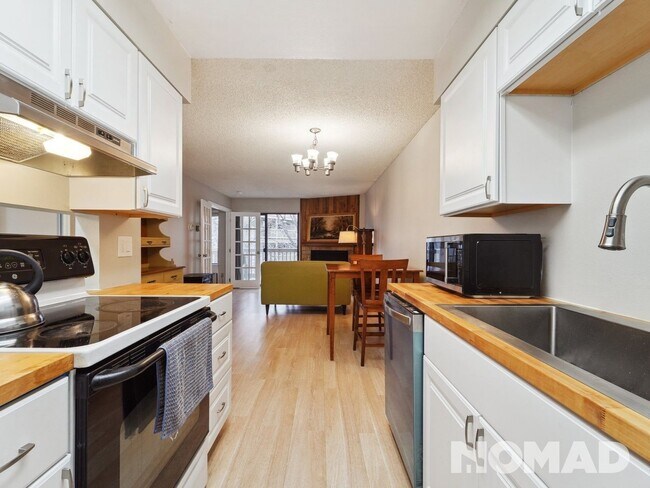 Building Photo - 1 Bedroom Condo in Aurora