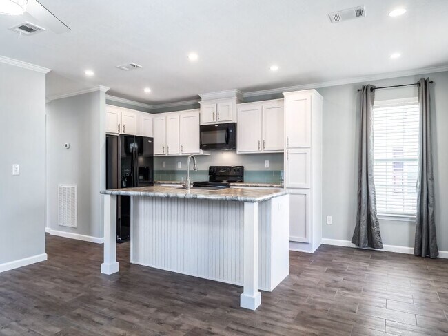 Building Photo - 2610 Dogwood Pl