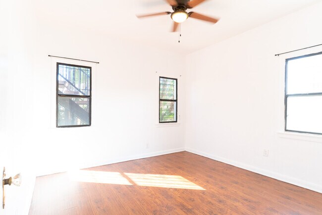 Building Photo - 5942 Willoughby Ave