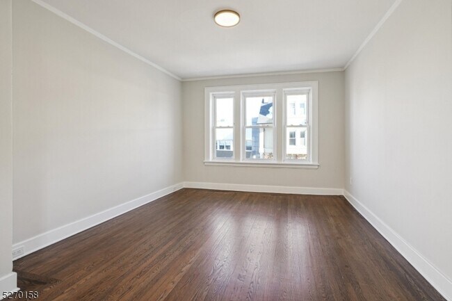 Foto del edificio - 175 Maplewood Ave