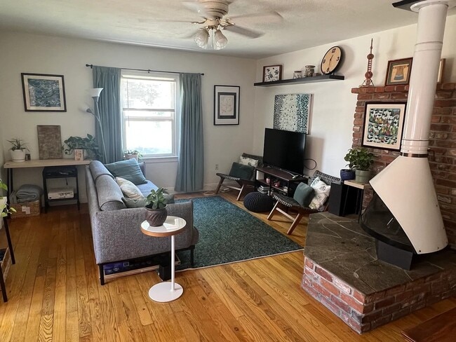 Sala de estar - 1626 Hoyt St