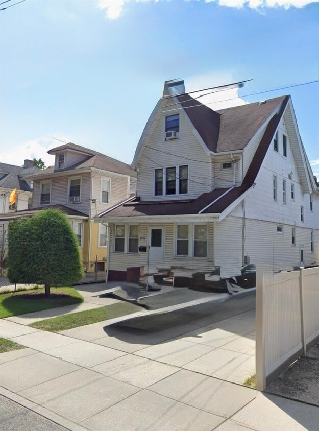 Primary Photo - 89-30 134th St