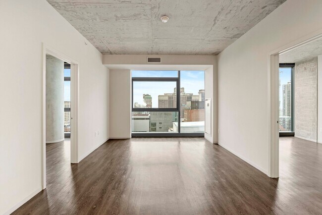 Foto del edificio - 643 S Clark St