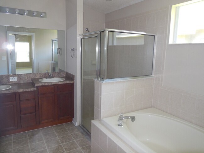 Foto del edificio - 15447 Osprey Glen Dr