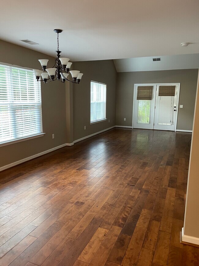 Foto del edificio - 327 Cross Rd