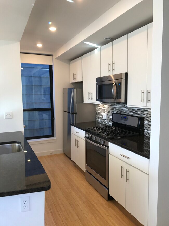 Well-equipped kitchen - 432 Liberty Hl