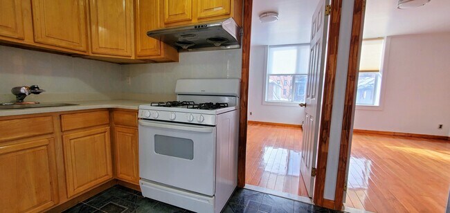 Building Photo - 1457 Dahill Rd