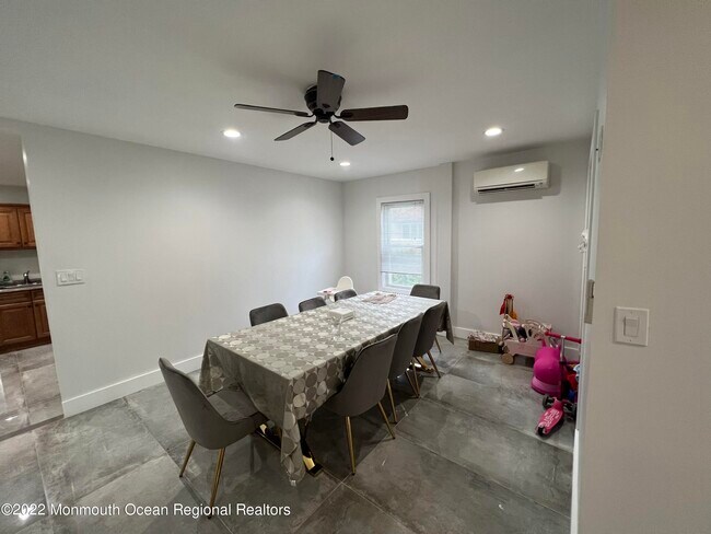 Foto del edificio - 316 Roosevelt Ave