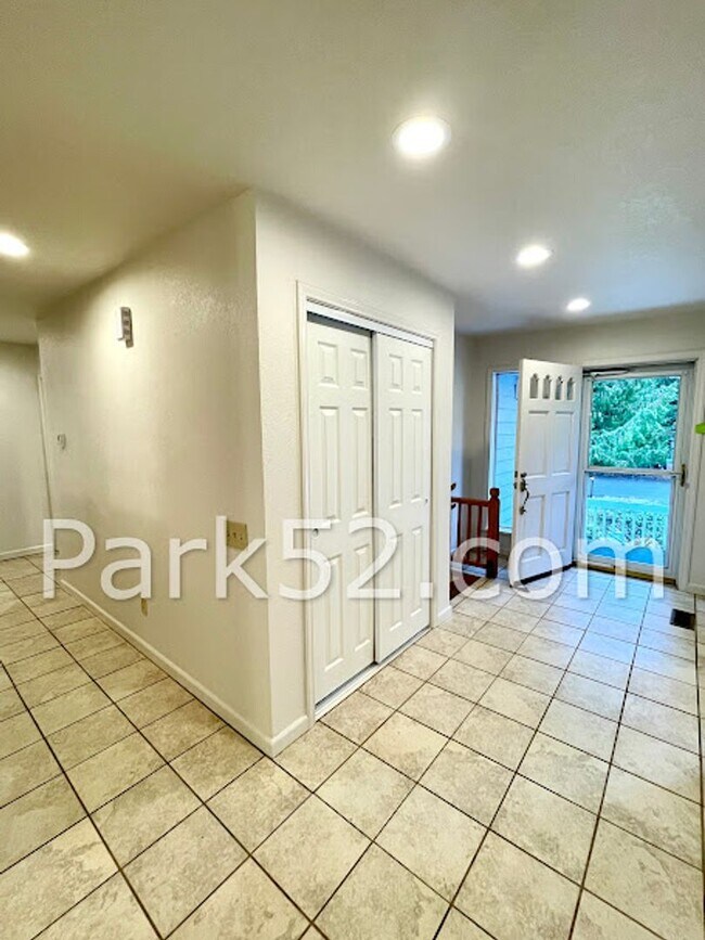 Building Photo - 9024-9024 Waverly Dr SW