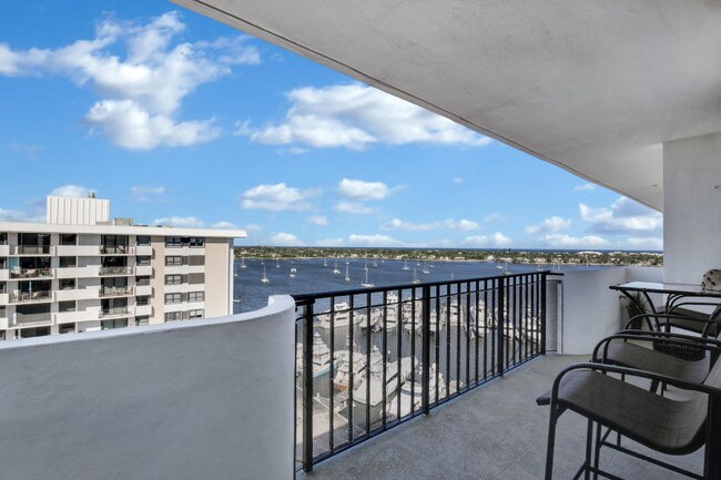 Foto del edificio - 1200 Marine Way