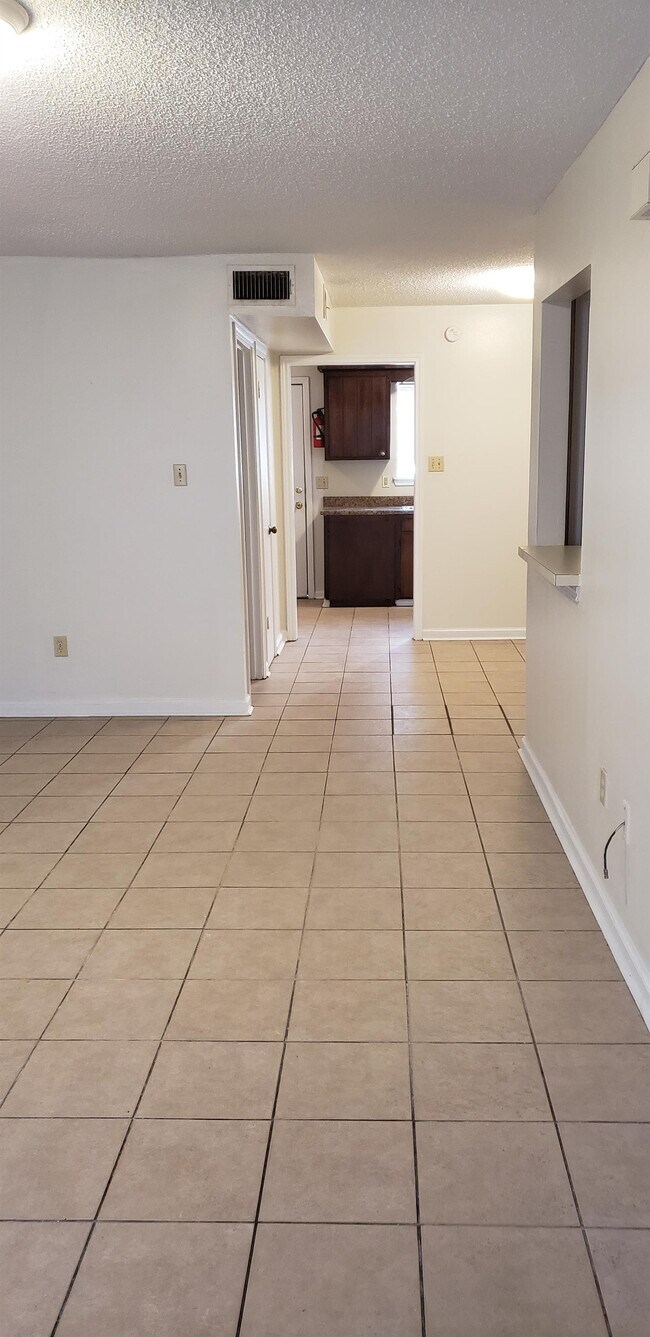 Foto del edificio - 104 Oak Ridge Ave