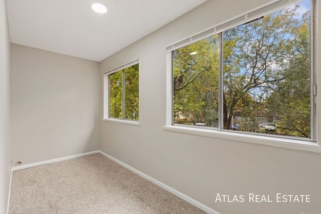 Building Photo - 143 E Longs Peak Ave