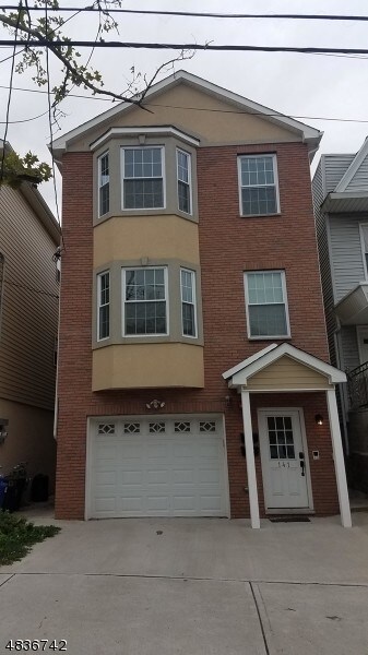Primary Photo - 141 Ege Ave