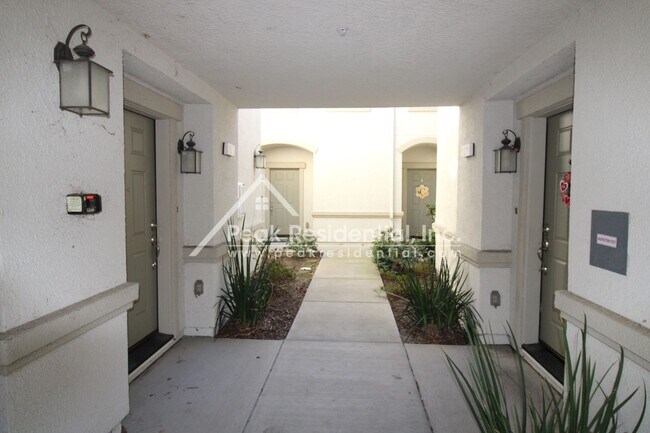 Building Photo - Newer 3bd/2.5ba North Natomas Condo with 2...
