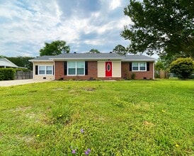 Building Photo - 1095 Strathdon Ave