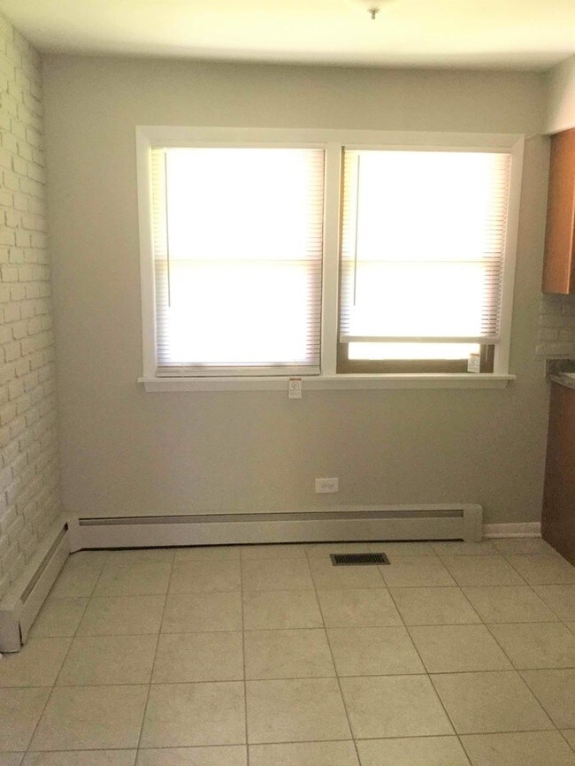 Foto del edificio - 4325 Oakwood Ln