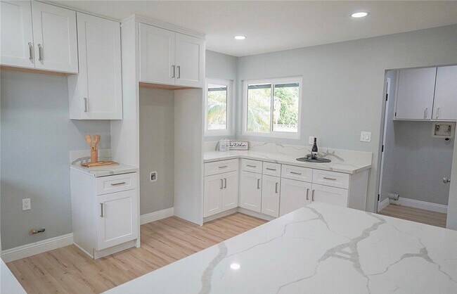 Building Photo - 20560 Scenic Dr