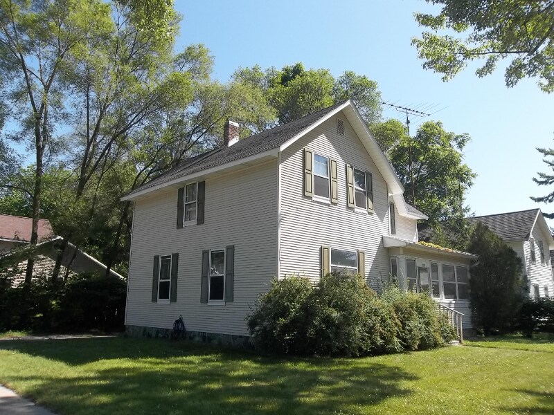 Primary Photo - 220 W Locust St
