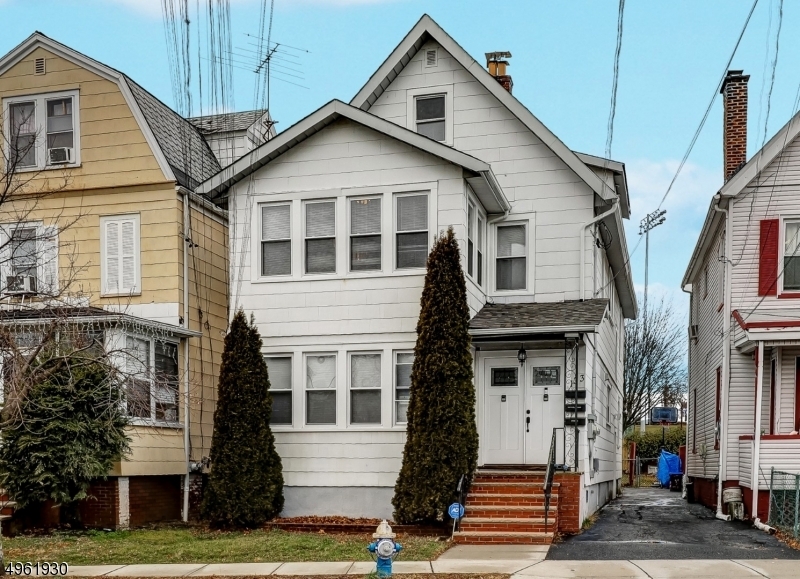 Primary Photo - 133 Franklin Ave