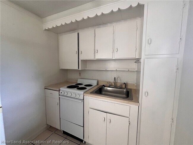 Foto del edificio - 2006 Sugrue Ave