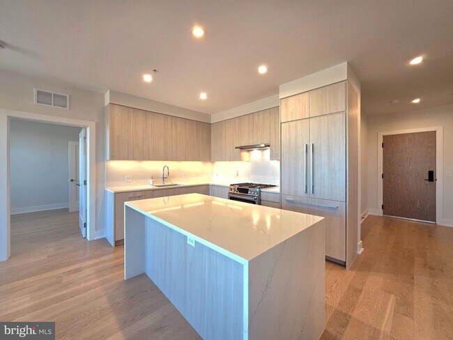 Foto del edificio - 737 Swann Ave