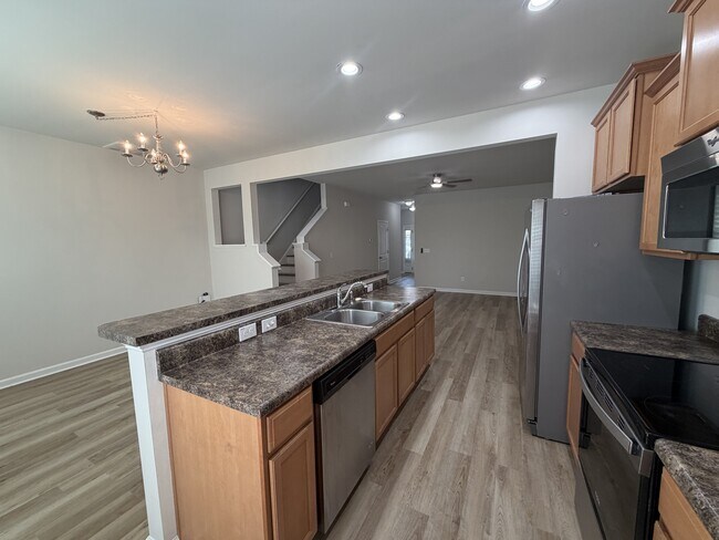 Building Photo - 1037 Grand Ridge Dr