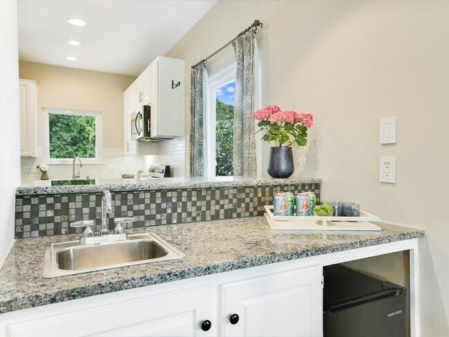 Foto del edificio - 5512 Oakwood Cv