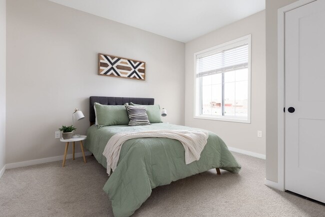 Interior Photo - Current 33