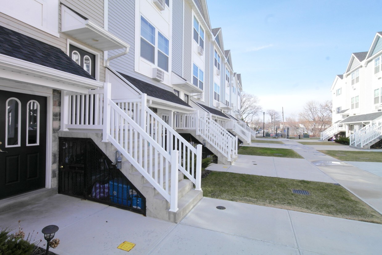 Beautiful 2nd floor entrance - 11 Dolphin Court